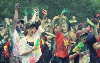 Bunpymay and Water festival - Multi-color festivals for Laos students