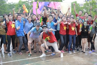 Bunpymay and Water festival - Multi-color festivals for Laos students