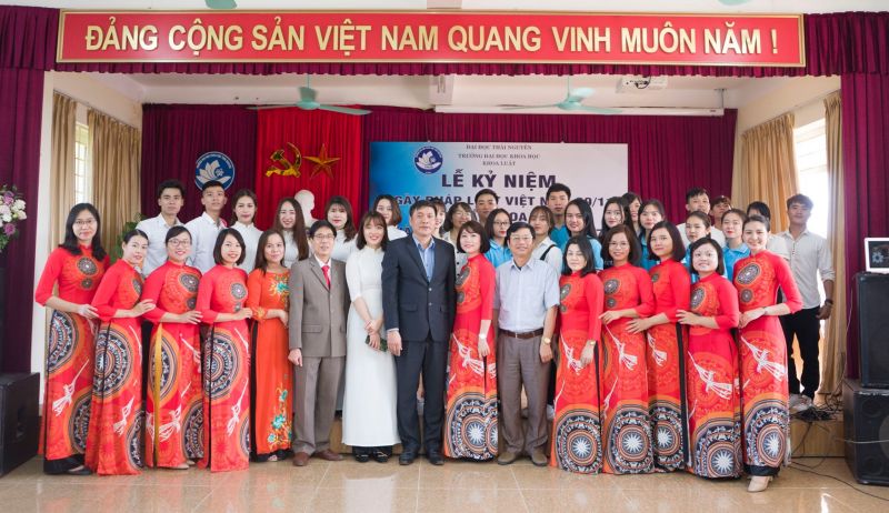 Kỷ niệm ngày Pháp luật Việt Nam