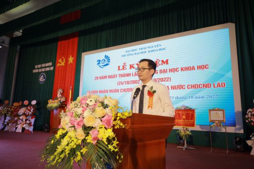Cựu Sinh viên Hoàng Quốc Lê - lớp CN Toán K1 phát biểu chúc mừng