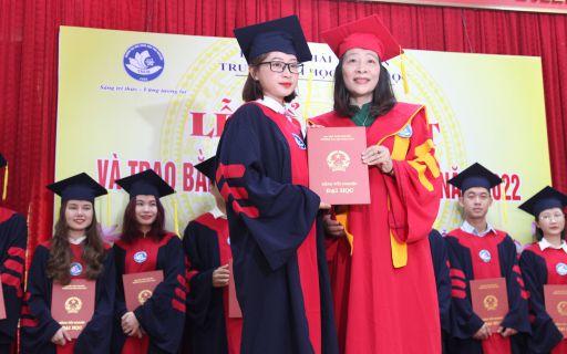 Lễ bế giảng và trao bằng tốt nghiệp năm 2022